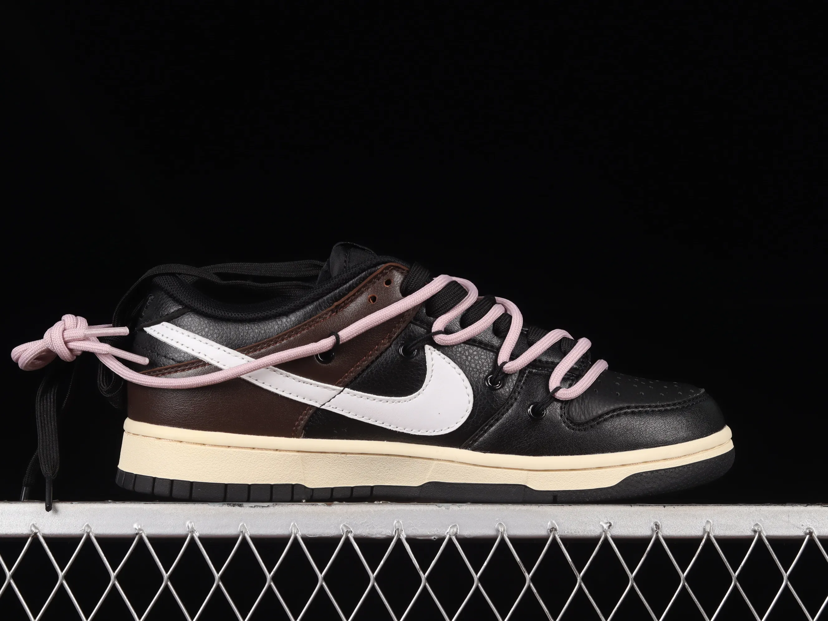 All categories Nk SB Dunk series Nk SB Dunk Low low-top sneakers Nk Dunk Low dip-dyed black customized version of deconstructed strap casual sneakers DJ6188-002